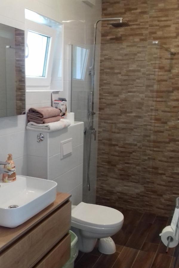 Family Friendly Apartments With A Swimming Pool Supetarska Draga - Donja, Rab - 2019 Esterno foto