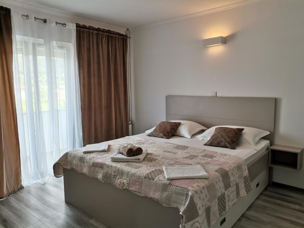 Family Friendly Apartments With A Swimming Pool Supetarska Draga - Donja, Rab - 2019 Esterno foto