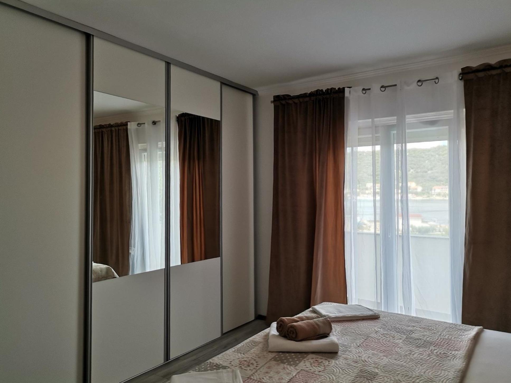 Family Friendly Apartments With A Swimming Pool Supetarska Draga - Donja, Rab - 2019 Camera foto